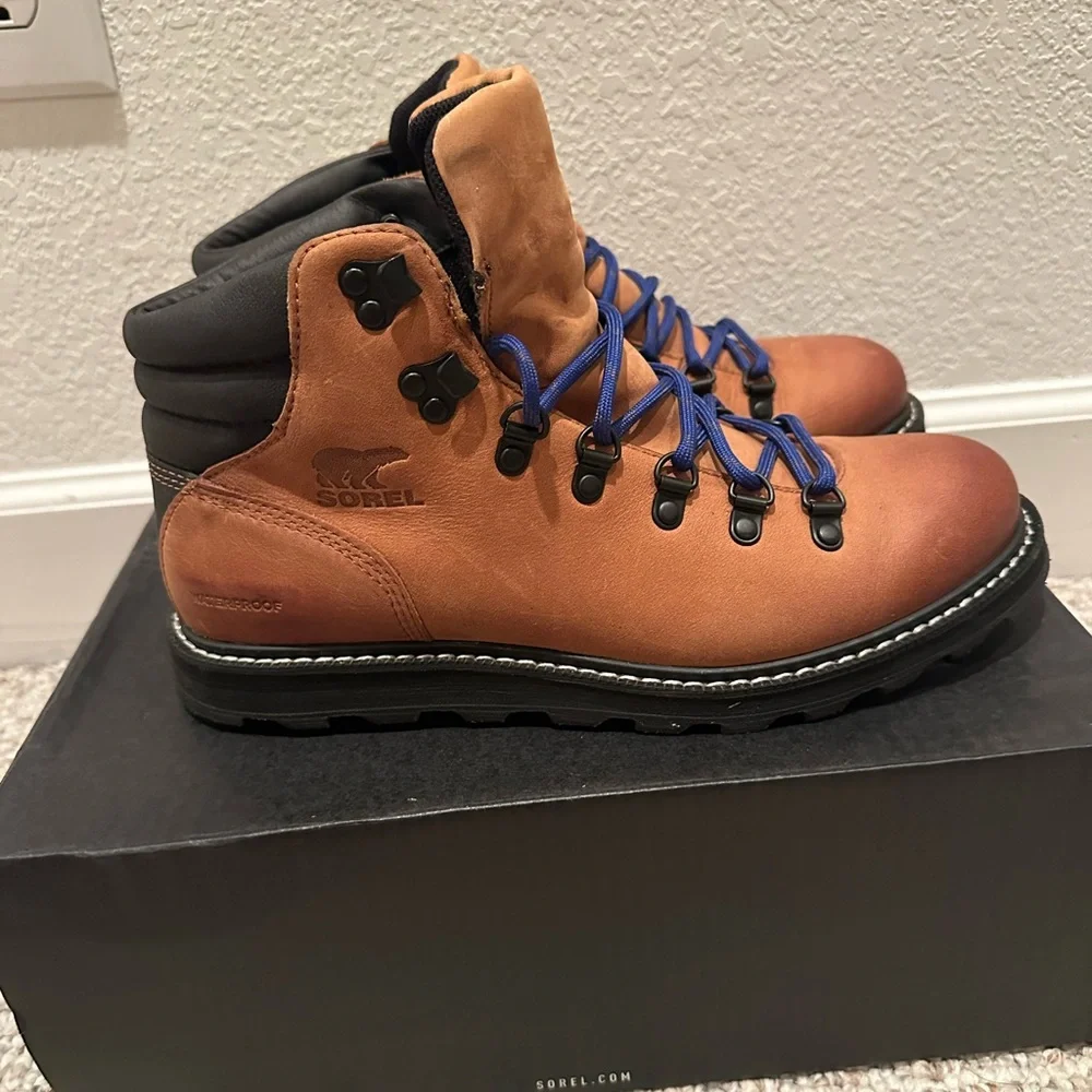 Men’s size 7.5 women’s 9-9.5 Sorel Madson boots. Worn once for a photo shoot. - Picture 4 of 5